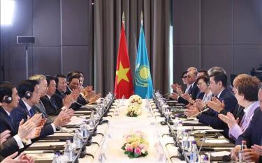 Tổng Bí thư Tô Lâm hội kiến Chủ tịch Hạ viện Kazakhstan, Chủ tịch Đảng Amanat cầm quyền Erlan Koshanov.