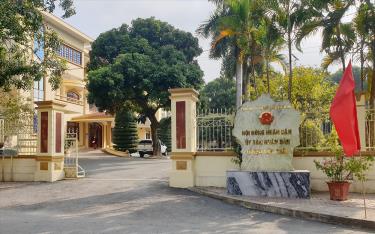 Sau sắp xếp trụ sở UBND huyện Văn Chấn hiện nay sẽ là trụ sở đơn vị hành chính mới của xã Văn Chấn.