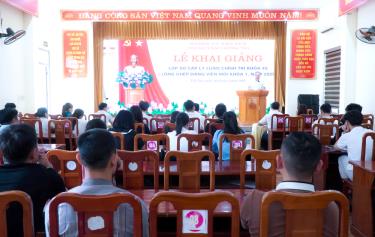 Quang cảnh lớp bồi dưỡng lý luận chính trị cho 60 học viên tham gia