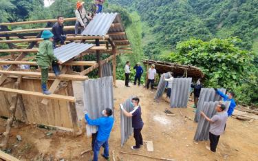 Huyện Mù Cang Chải hỗ trợ khởi công nhà cho hộ nghèo.