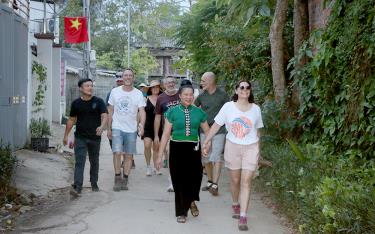 Bản làng người Thái là điểm đến hấp dẫn của m88 mới nhất hôm này khách nước ngoài