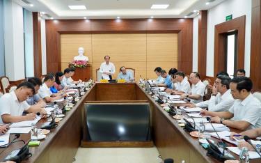 Đồng chí Tạ Văn Long - Phó Bí thư Thường trực Tỉnh ủy, Chủ tịch HĐND tỉnh Yên Bái phát biểu tại phiên họp.
