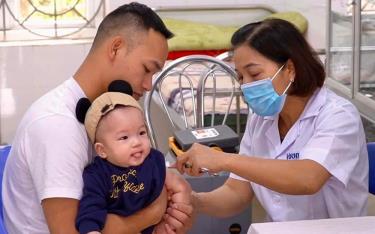 Yên Bái phấn đấu tỷ lệ tiêm vắc xin Sởi - Rubella đạt trên 95%.