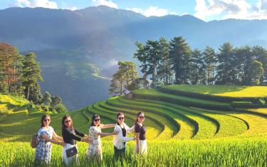 Mù Cang Chải trở thành điểm đến thu hút khách du lịch nhờ khai thác hiệu quả thế mạnh cảnh quan thiên nhiên.