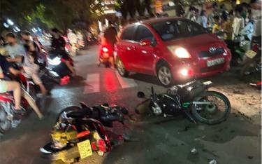 Hiện trường vụ tai nạn liên hoàn.