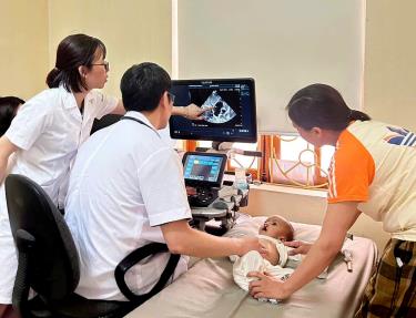 Trẻ em được khám sàng lọc miễn phí tại Bệnh m88 app Đa khoa khu vực Nghĩa Lộ