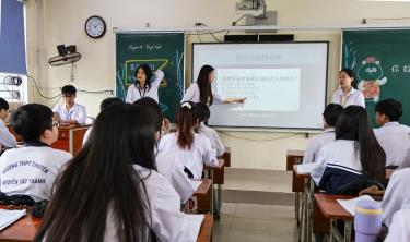 Tiết học tiếng Trung của cô và trò Trường THPT Chuyên Nguyễn Tất Thành.