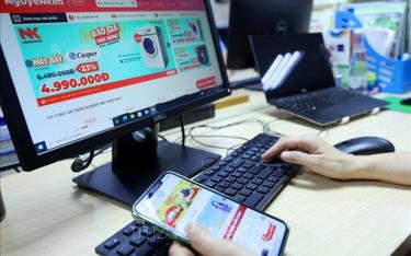 Hộ kinh doanh hoạt động trên nền tảng online cần phải tuân thủ các quy định về kê khai, nộp thuế thu nhập cá nhân và thuế giá trị gia tăng. Ảnh minh họa