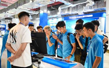 Nhờ hệ sinh thái Viện - Trường - Doanh nghiệp, sinh viên CMC được tiếp cận với các công nghệ mới nhất