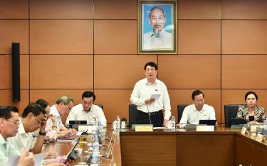 Các đại biểu Quốc hội họp tại tổ.