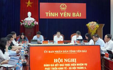 Đồng chí Nguyễn Tuấn Anh - Phó Bí thư Tỉnh ủy, Chủ tịch UBND tỉnh điều hành thảo luận tại Hội nghị.
