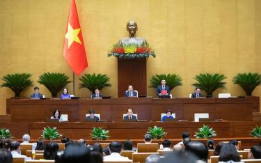 Phó Chủ tịch Quốc hội Nguyễn Khắc Định điều hành phiên họp sáng 14/5.