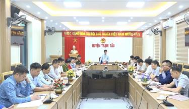 Quang cảnh Hội nghị Ban chỉ đạo kỳ thi tốt nghiệp THPT năm 2025 và Kỳ thi tuyển sinh trung học năm học 2025-2026 huyện Trạm Tấu.