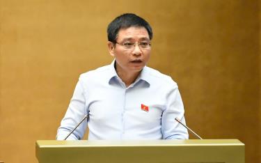 Bộ trưởng Bộ Tài chính Nguyễn Văn Thắng trình bày Tờ trình về dự thảo Nghị quyết.