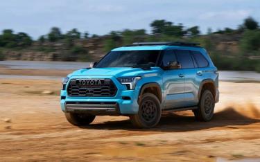 Toyota Sequoia bản TRD Pro với màu sơn xanh đặc biệt.