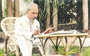 Được sống trong hòa bình, độc lập, hưởng thụ thành quả cách mạng, chúng ta biết ơn vô hạn công lao trời biển của Chủ tịch Hồ Chí Minh.