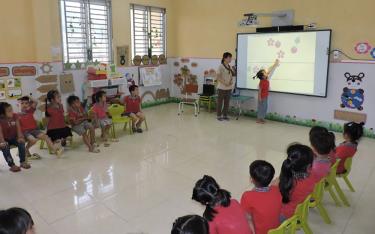 Cô và trò Trường mầm non Kiên Thành trong giờ học