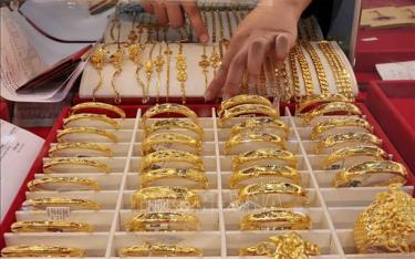 Vàng trang sức bày bán tại Công ty Vàng Bảo Tín Mạnh Hải.