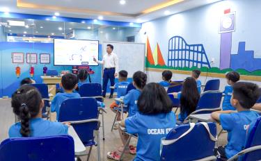 Buổi học tiếng Anh của thầy và trò Trung tâm Anh ngữ Ocean Edu Yên Bái.