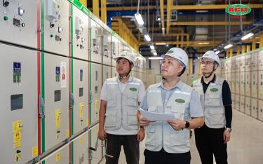 Công trình “Nghiên cứu, phát triển sản xuất tủ điện trung thế” của Công ty cổ phần Kỹ thuật công nghiệp Á Châu (ACIT) vừa được trao Giải thưởng Trần Đại Nghĩa 2025. Trong ảnh: Hệ thống tủ điện trung thế, tủ điện hạ thế tổng của ACIT được lắp đặt tại dự án nhà ga hành khách T3 - Cảng Hàng không quốc tế Tân Sơn Nhất, tháng 4-2025.