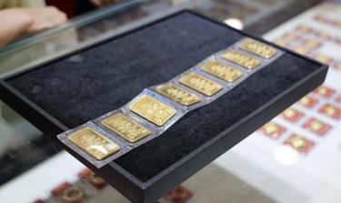 Giá vàng miếng SJC vẫn cao hơn thế giới 15 triệu đồng/lượng