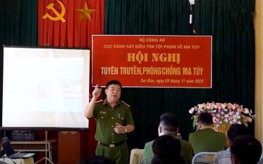 Lực lượng công an tỉnh Yên Bái tổ chức tuyên truyền kiến thức pháp luật về phòng, chống ma túy cho người dân huyện Trạm Tấu.
