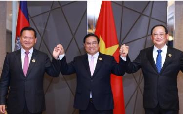 Thủ tướng Phạm Minh Chính cùng Thủ tướng Lào Sonexay Siphandone và Thủ tướng Campuchia Hun Manet.