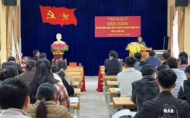 Huyện Mù Cang Chải mở các lớp bồi dưỡng nhận thức về Đảng cho học viên là học sinh mới tốt nghiệp THPT và quần chúng trong độ tuổi nhập ngũ.