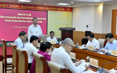 Tổng Bí thư Tô Lâm làm việc với Ban Chính sách, chiến lược Trung ương về cơ chế, chính sách quản lý hiệu quả thị trường vàng trong thời gian tới. (Ảnh: Nhân dân)