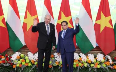 Thủ tướng Phạm Minh Chính và Tổng thống Hungary Sulyok Tamas.