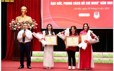 Các thí sinh đoạt giải Nhất cuộc thi.