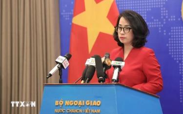 Người phát ngôn Bộ Ngoại giao Phạm Thu Hằng trả lời các câu hỏi của nhà báo.