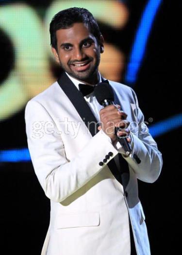 Người dẫn chương trình MTV Award 2010, diễn viên hài Aziz Ansari.