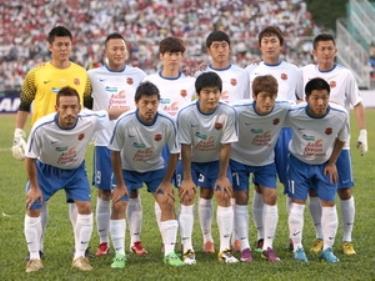 Đội hình ra quân của đọi bóng Park Ji-Sung và những người bạn.