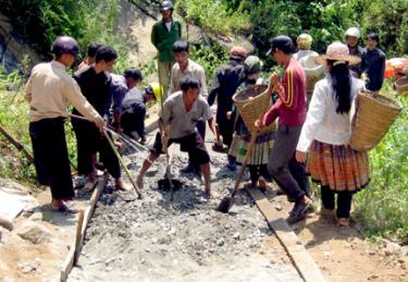 Làm đường giao thông tại xã Xà Hồ, huyện Trạm Tấu