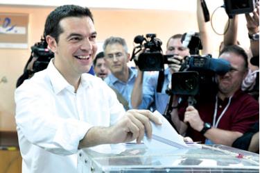 Thủ lĩnh đảng Syriza, ông Alexis Tsipras, bỏ phiếu.
