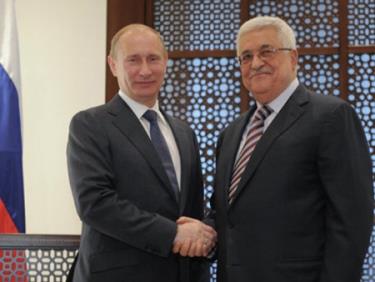 Tổng thống Nga Putin (trái) và Tổng thống Palestine Abbas tại Bờ Tây.