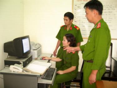 Đội CSĐTTPMT Công an thành phố bàn phương án đấu tranh với tội phạm về ma túy trên địa bàn.