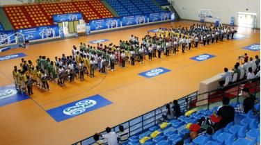 Đại diện của 24 đội bóng rổ U17 khu vực phía Nam và các tỉnh miền Tây Nam Bộ có mặt trong Lễ khai mạc
