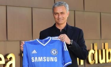 Mourinho chính thức về lại Chelsea.