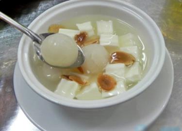 Chè khúc bạch truyền thống.
 
