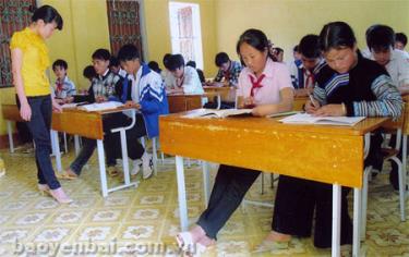 Giờ học chính khóa của cô - trò Trường Trung học cơ sở bán trú dân nuôi xã Khao Mang (Mù Cang Chải).
Ảnh: Đức Hồng