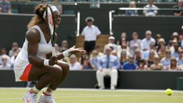Serena Williams không khó khăn để giành chiến thắng trước Caroline Garcia. (Ảnh: AP) 


