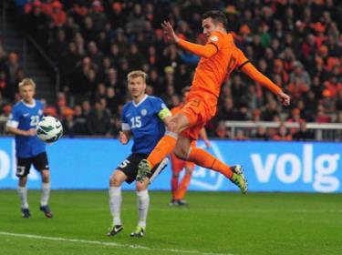 Persie, ngôi sao hiếm hoi trong đội hình Hà Lan
