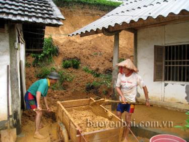 Ở Yên Bái còn nhiều hộ dân có nguy cơ bị ảnh hưởng do sạt lở taluy trong mùa mưa bão.
(Ảnh: Khánh Linh)