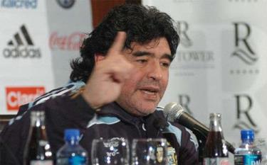 Maradona là một trong những ngôi sao được yêu mến nhất lịch sử bóng đá.
