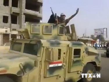 Phiến quân ISIL trên một đường phố ở Baiji, tỉnh Salaheddin ngày 17/6.