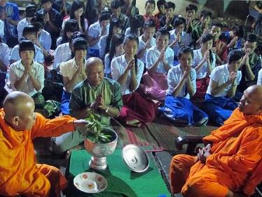 Lễ cúng Trăng của bà con Khmer Nam Bộ.