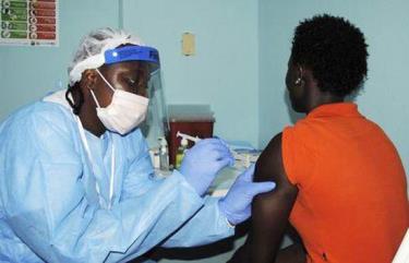 Thử nghiệm vaccine Ebola tại Liberia.