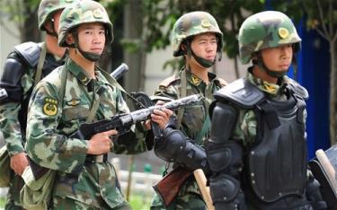 Lực lượng cảnh sát vũ trang Trung Quốc tại Urumqi, thủ phủ khu tự trị Duy Ngô Nhĩ Tân Cương.